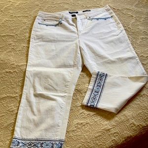 White Denim Capris ❤️